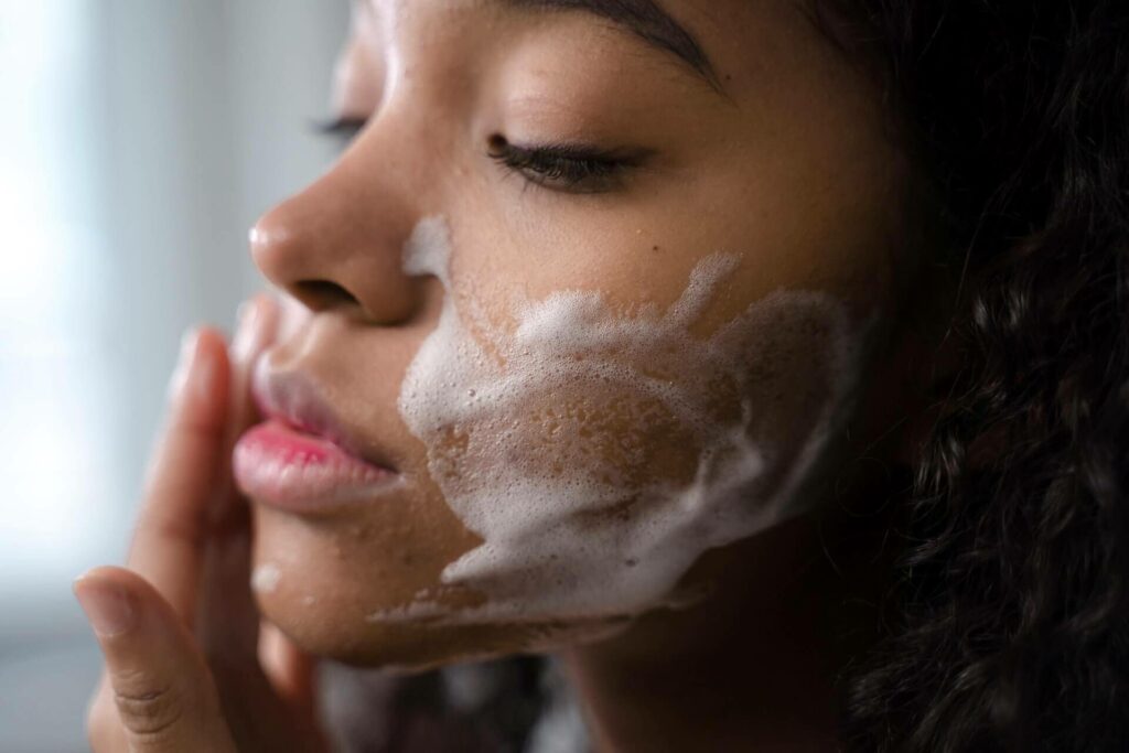 escolher o melhor sabonete para pele oleosa é importante para uma pela saudável.